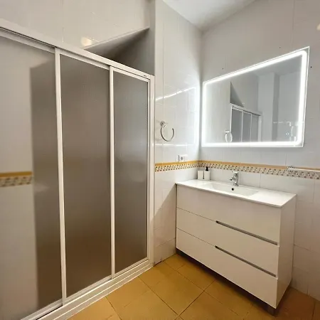 Adela & Private Courtyard By Ele Apartment *