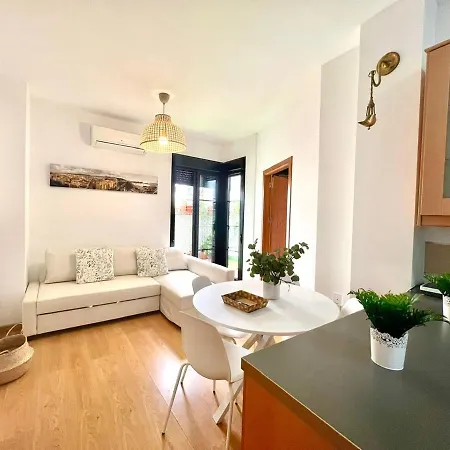 Adela & Private Courtyard By Ele
